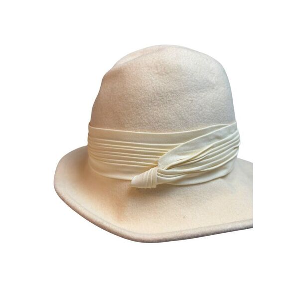 Betmar New York Womens Cream Wool Felt Cloche Hat With Pleated Ribbon Band - Picture 1 of 8
